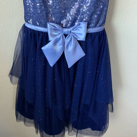 ❄️Girls formal dress❄️ - Picture 4 of 7